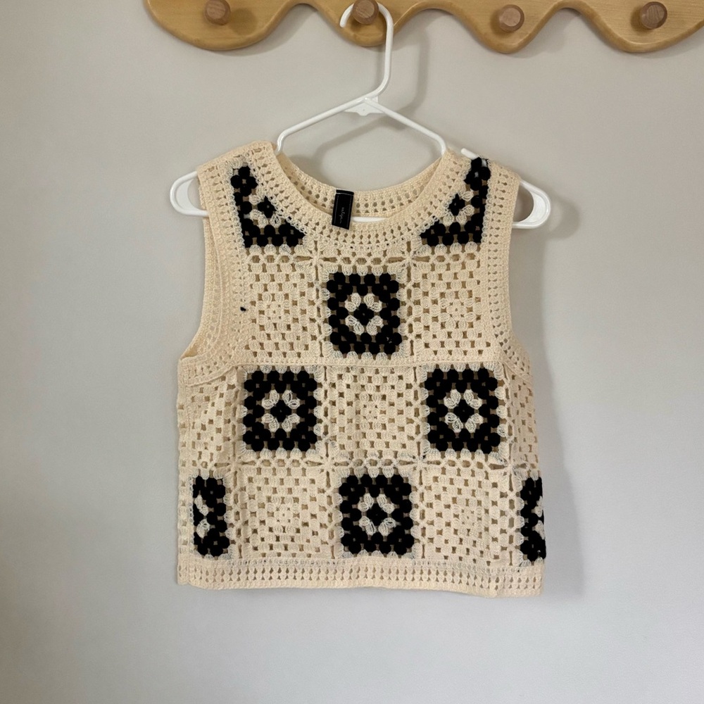NWOT Valia Crochet Top in Cream and Black